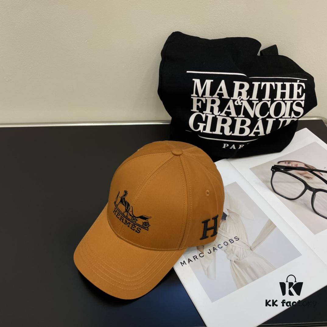 692fba5299f2d84055c879f1 New Arrival HERMÈS (Hermes) Latest Original Single Baseball Cap, Color-Blocked H Design, Authentic Mold Custom Made, Premium Breathable Canvas Fabric with Original Factory Stainless Steel Adjustable Buckle, Exquisite Craftsmanship, Stylish and Handsome, Superior Quality