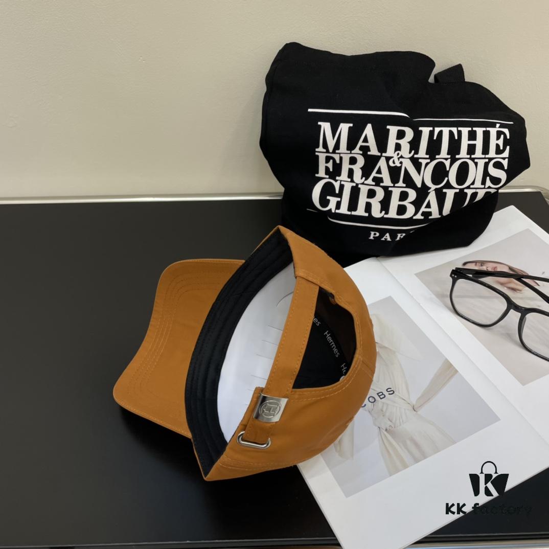 692fba5299f2d84055c879f2 New Arrival HERMÈS (Hermes) Latest Original Single Baseball Cap, Color-Blocked H Design, Authentic Mold Custom Made, Premium Breathable Canvas Fabric with Original Factory Stainless Steel Adjustable Buckle, Exquisite Craftsmanship, Stylish and Handsome, Superior Quality