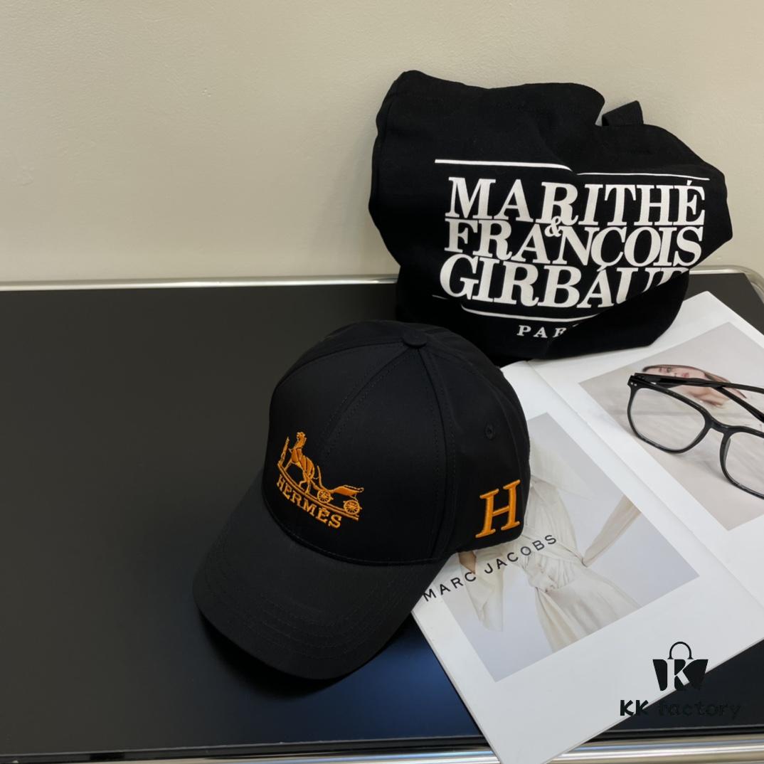 692fba5a99f2d84055c879f9 New Arrival HERMÈS Latest Original Design Baseball Cap, Color-Block H Logo, Authentic Mold Custom Made, Premium Breathable Canvas Fabric with Original Factory Stainless Steel Adjustable Buckle, Exquisite Craftsmanship, Stylish and Handsome, Outstanding Quality