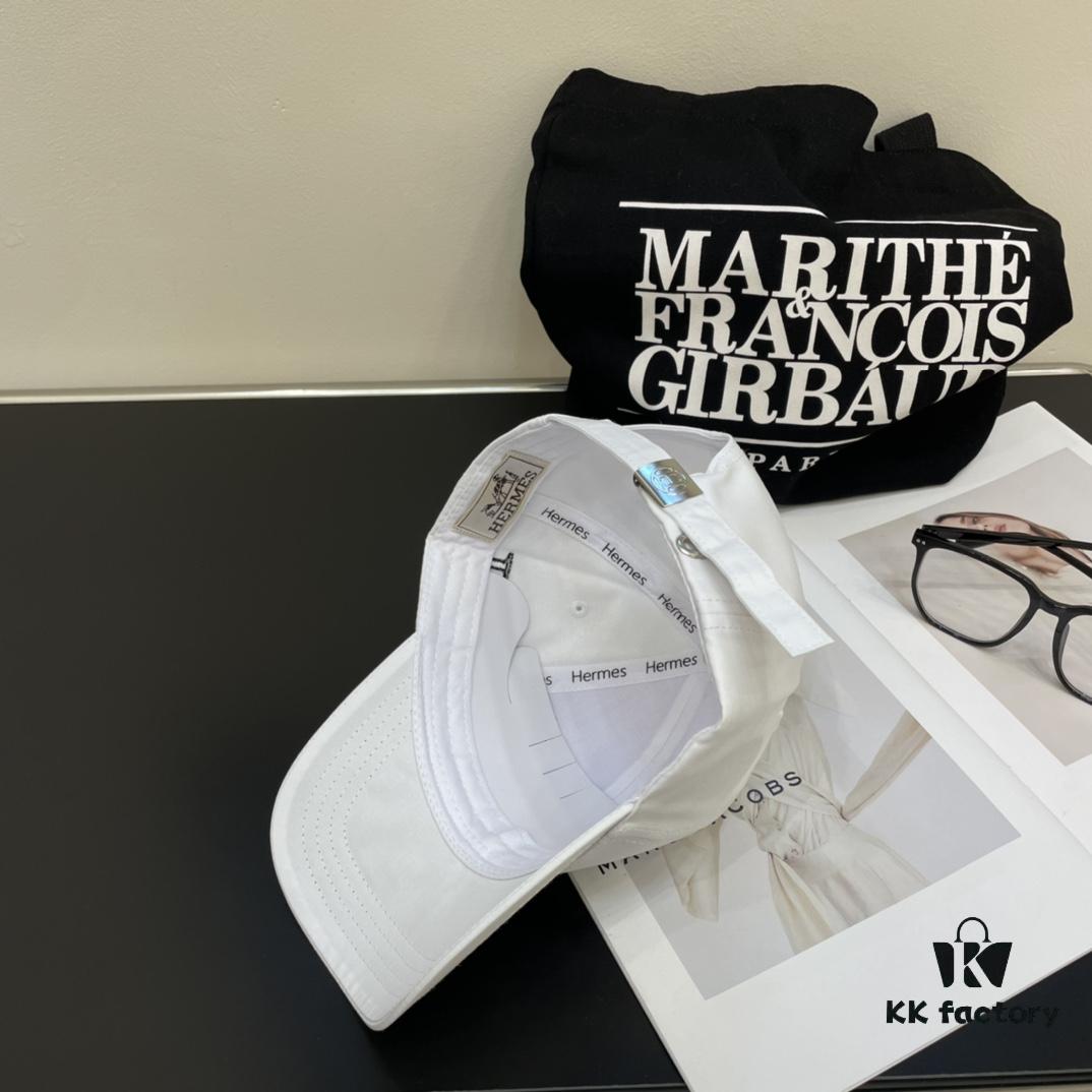 692fba6999f2d84055c87a0d New Arrival HERMÈS (Hermes) Latest Style Original Single Baseball Cap, Color-Blocked H, Authentic Mold Custom-Made, Premium Breathable Canvas Fabric with Original Factory Stainless Steel Adjustable Buckle, Exquisite Craftsmanship, Stylish and Handsome, Outstanding Quality