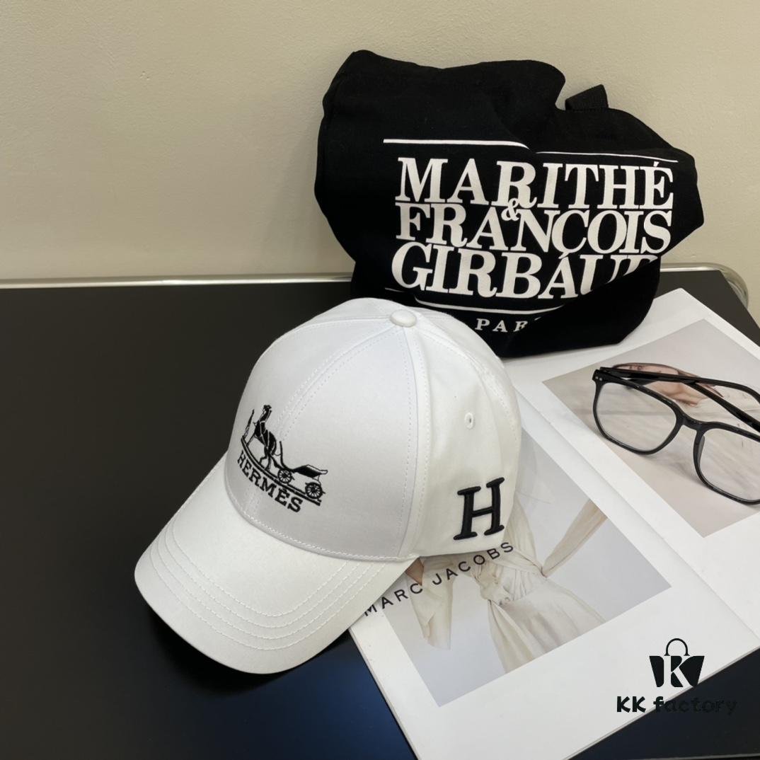 692fba6c99f2d84055c87a11 New Arrival HERMÈS (Hermes) Latest Style Original Single Baseball Cap, Color-Blocked H, Authentic Mold Custom-Made, Premium Breathable Canvas Fabric with Original Factory Stainless Steel Adjustable Buckle, Exquisite Craftsmanship, Stylish and Handsome, Outstanding Quality