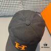 692fba7d99f2d84055c87a22 Box with Cloth Bag, HERMÈS Original Order Baseball Cap, Classic H Design, Authentic Mold Custom Made, Premium Canvas Fabric with Top Layer Leather, Original Factory Stainless Steel Adjustable Buckle, Exquisite Craftsmanship, Fashionable and High Quality