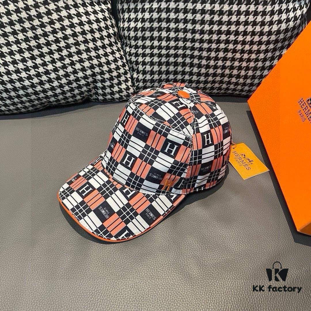 692fba8f99f2d84055c87a2d Box and Cloth Bag Included, HERMÈS New Original Quality Baseball Cap, H Embroidered Plaid Design, Authentic Mold Customized, Premium Breathable Canvas Fabric with Genuine Top-Layer Leather, Original Factory Stainless Steel Adjustable Buckle, Exquisite Craftsmanship, Stylish and High-Quality