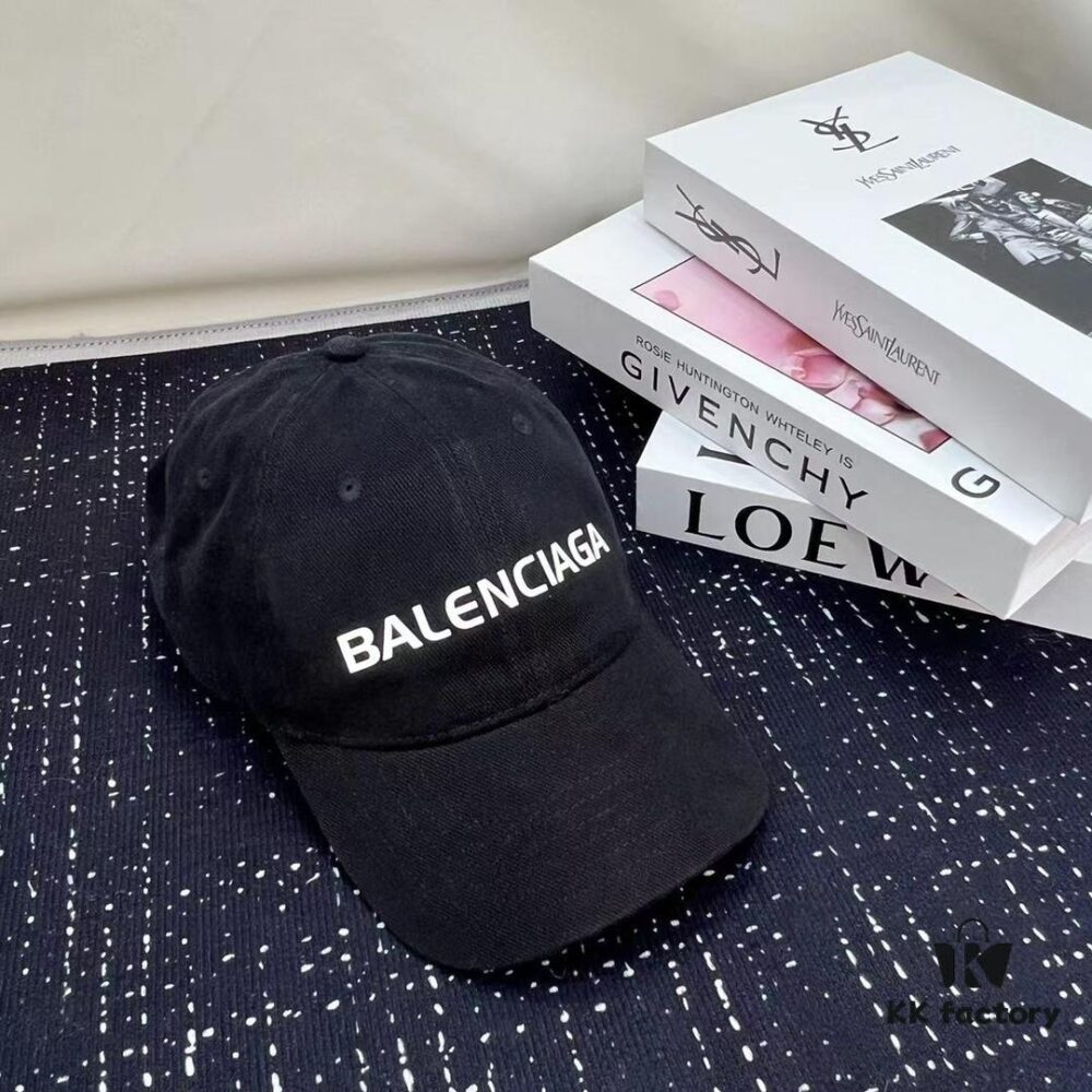 692fbae899f2d84055c87a9c Balenciaga New Solid Color Baseball Cap