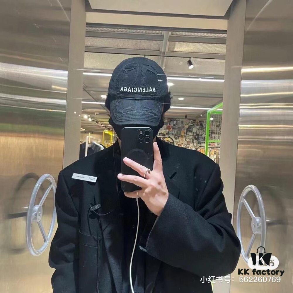 692fbbb499f2d84055c87b7a BALENCIAGA Destroyed Baseball Cap