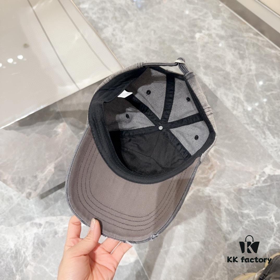 692fbc2d99f2d84055c87be3 BALENCIAGA New Spring Arrival Stylish Baseball Cap, High-Quality Denim Fabric, Excellent Breathability, Suitable for All Seasons