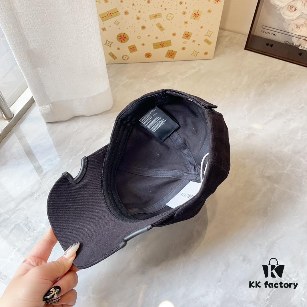 692fbc5e99f2d84055c87c10 Balencia ~ New Style Cut-out Baseball Cap