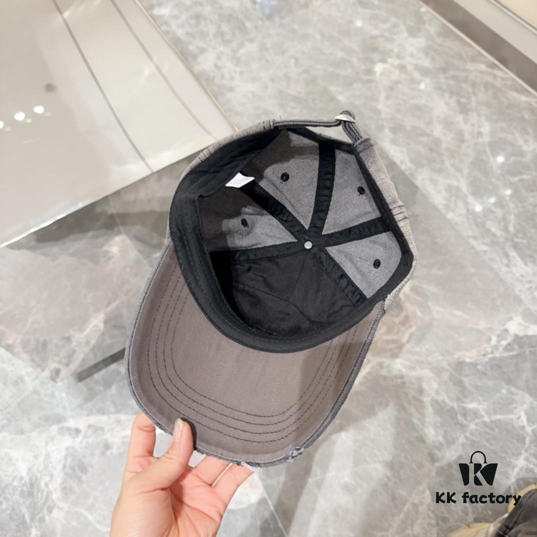692fbc7499f2d84055c87c2c BALENCIAGA New Spring Arrival Stylish Baseball Cap, High-Quality Denim Fabric, Excellent Breathability, Suitable for All Seasons