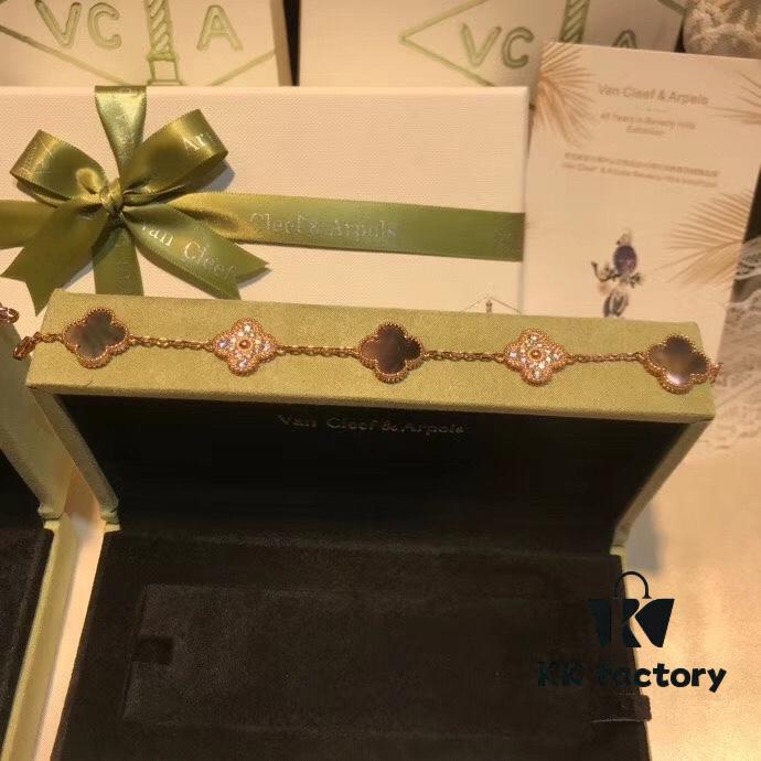 692fbe1099f2d84055c87e02 【🍀VCA New Arrival】VCA Overseas Points Gift Five-Petal Gray Mother-of-Pearl Bracelet, Natural Gray Shell Inlaid with Sparkling Brilliant Crystals ✨, 925 Sterling Silver + 18K Real Gold Plated Bracelet, Adjustable Length: 19cm, Complete Gift Box Packaging with Scan Code, NOT FOR SALE