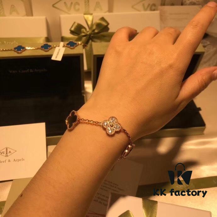 692fbe1199f2d84055c87e04 【🍀VCA New Arrival】VCA Overseas Points Gift Five-Petal Gray Mother-of-Pearl Bracelet, Natural Gray Shell Inlaid with Sparkling Brilliant Crystals ✨, 925 Sterling Silver + 18K Real Gold Plated Bracelet, Adjustable Length: 19cm, Complete Gift Box Packaging with Scan Code, NOT FOR SALE