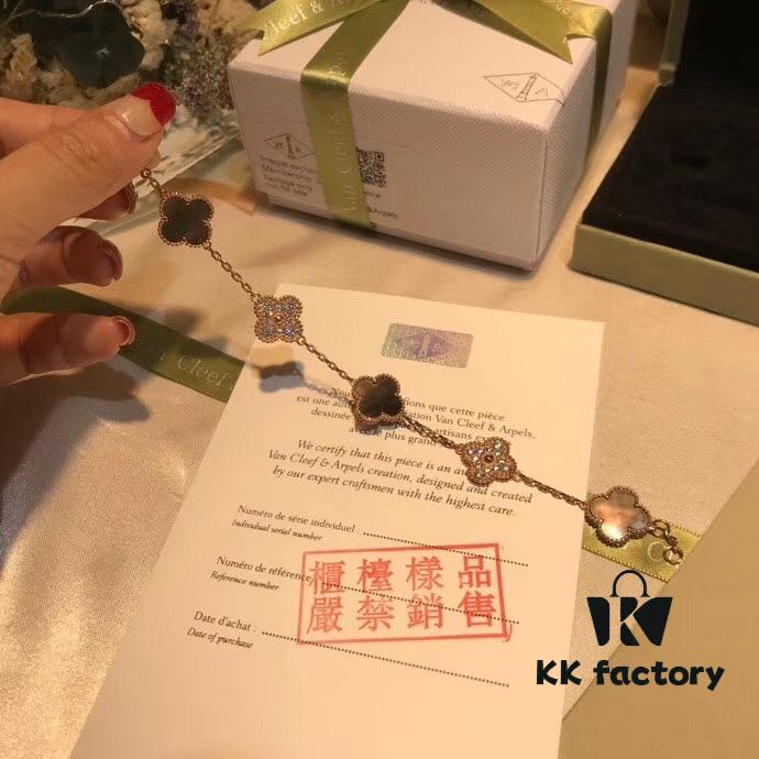 692fbe1299f2d84055c87e08 【🍀VCA New Arrival】VCA Overseas Points Gift Five-Petal Gray Mother-of-Pearl Bracelet, Natural Gray Shell Inlaid with Sparkling Brilliant Crystals ✨, 925 Sterling Silver + 18K Real Gold Plated Bracelet, Adjustable Length: 19cm, Complete Gift Box Packaging with Scan Code, NOT FOR SALE