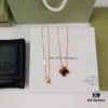 Medium Four-Leaf Clover Natural Tiger's Eye Necklace