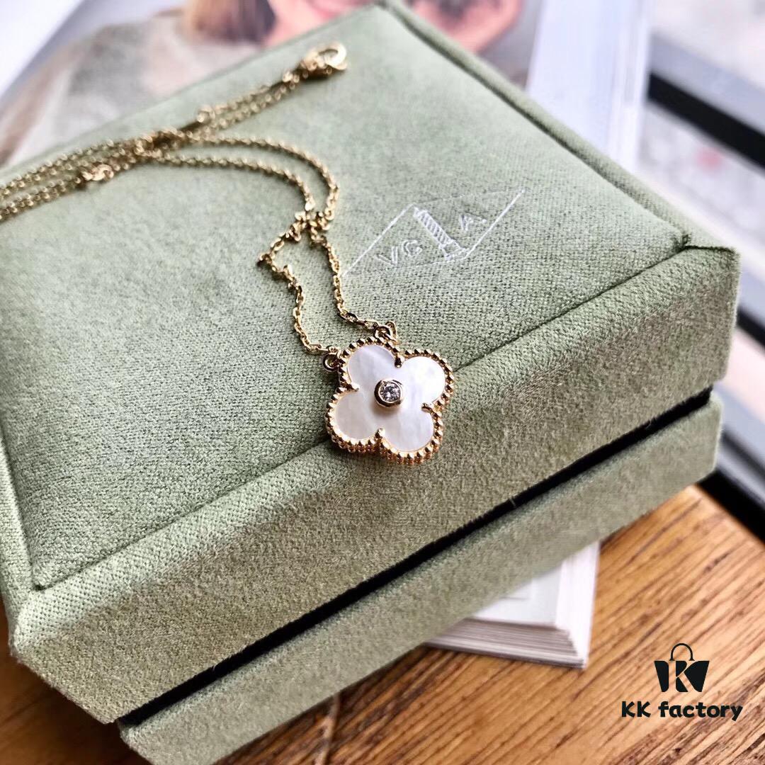 692fbe3599f2d84055c87e3d Van Cleef & Arpels Clover Diamond Necklace in Silver Version