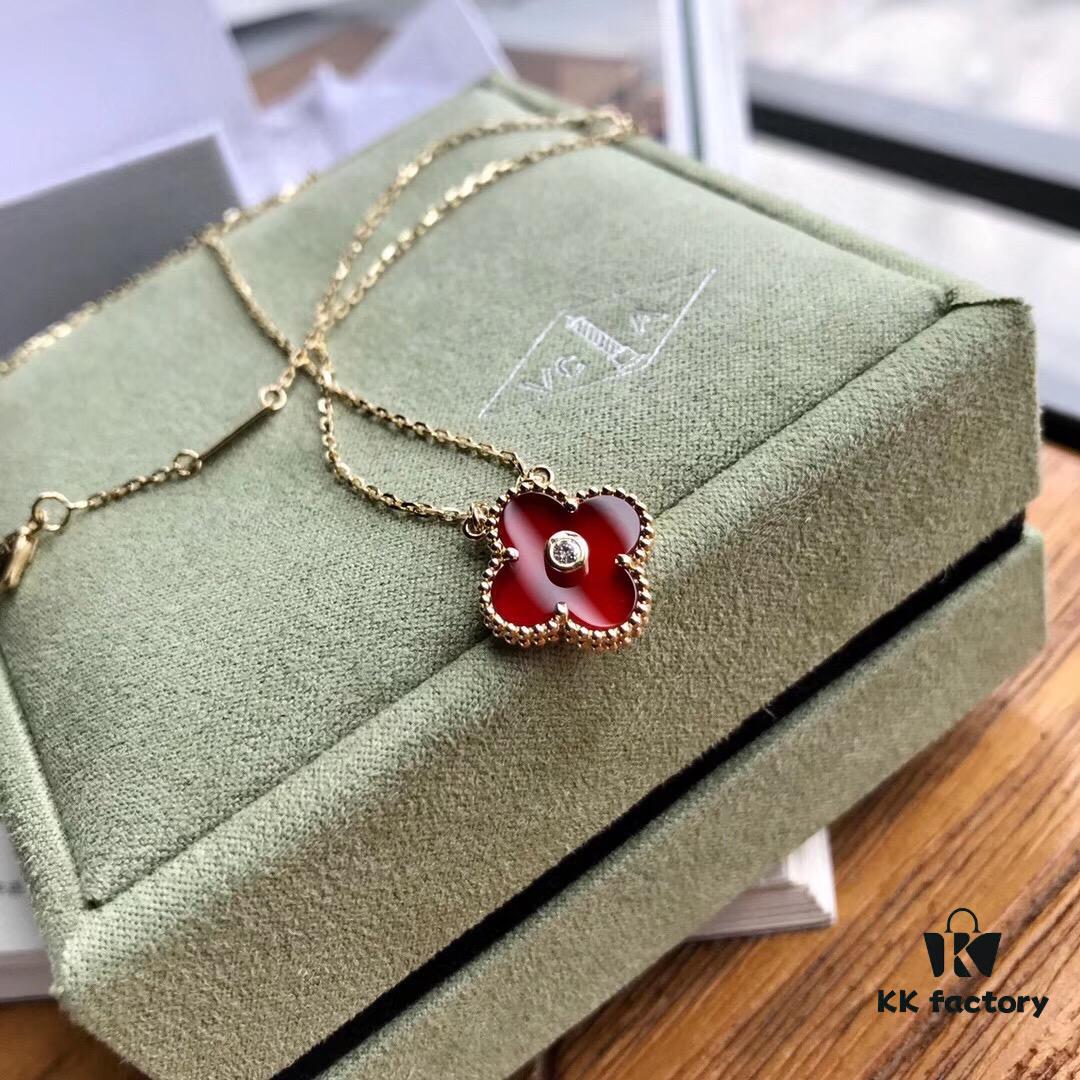 692fbe3699f2d84055c87e41 Van Cleef & Arpels Clover Diamond Necklace in Silver Version