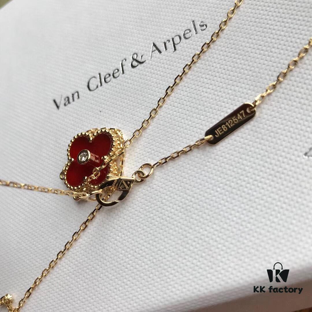 692fbe3899f2d84055c87e43 Van Cleef & Arpels Clover Diamond Necklace in Silver Version
