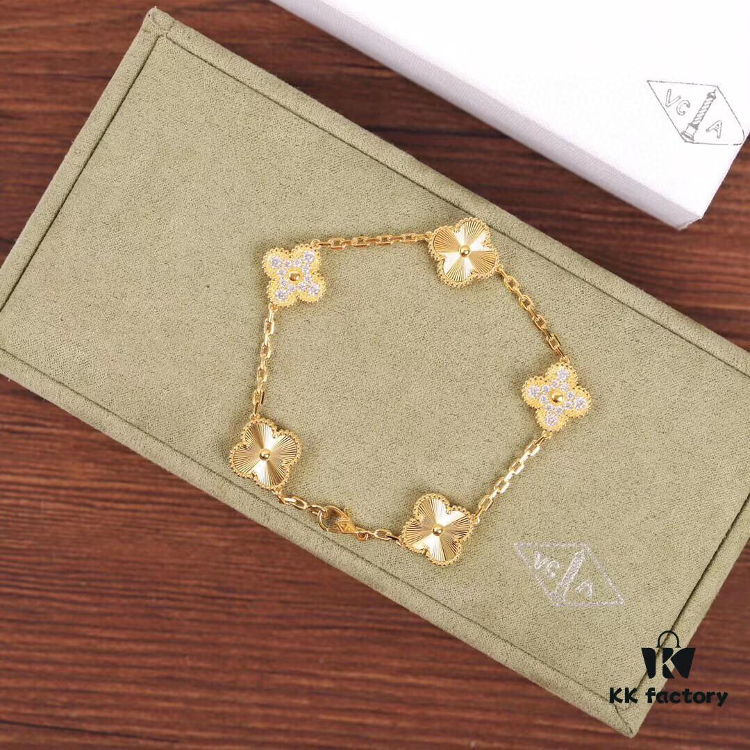 692fbe4199f2d84055c87e54 VCA Gold Stripe Four-Leaf Clover Bracelet