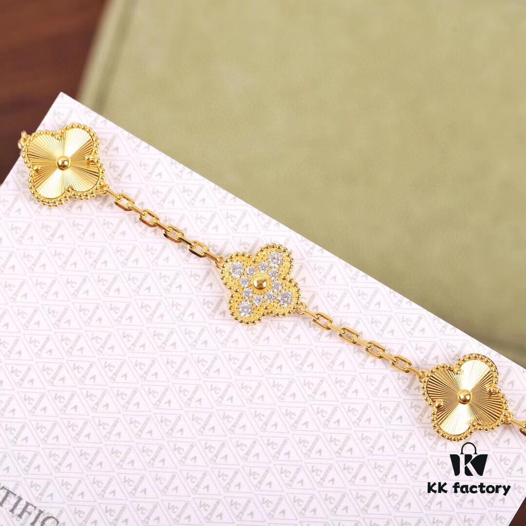 692fbe4199f2d84055c87e55 VCA Gold Stripe Four-Leaf Clover Bracelet
