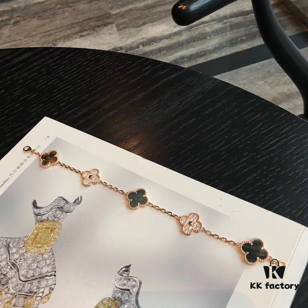 692fbe5199f2d84055c87e75 VCA Lucky Gray Pearl and Full Diamond Five-Leaf Clover Bracelet, Supreme Silver Version, Extremely Rare and Difficult to Produce