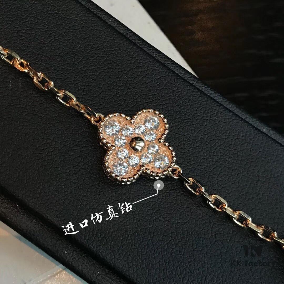 692fbe5d99f2d84055c87e87 VCA Lucky Gray Pearl and Full Diamond Five-Leaf Clover Bracelet, Supreme Silver Version, Extremely Rare and Difficult to Produce