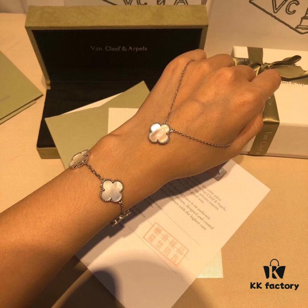 692fbe8399f2d84055c87ec9 VCA Van Cleef & Arpels White Mother-of-Pearl Set