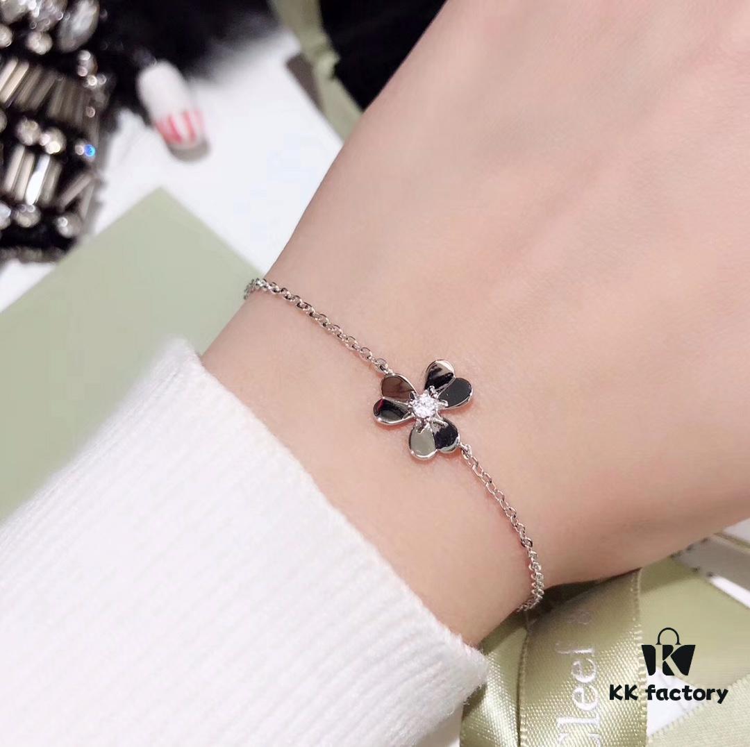 692fbe8b99f2d84055c87ed7 Brand New VCA Van Cleef & Arpels Frivole Series ☘️🌸✨✨ Clover Necklace