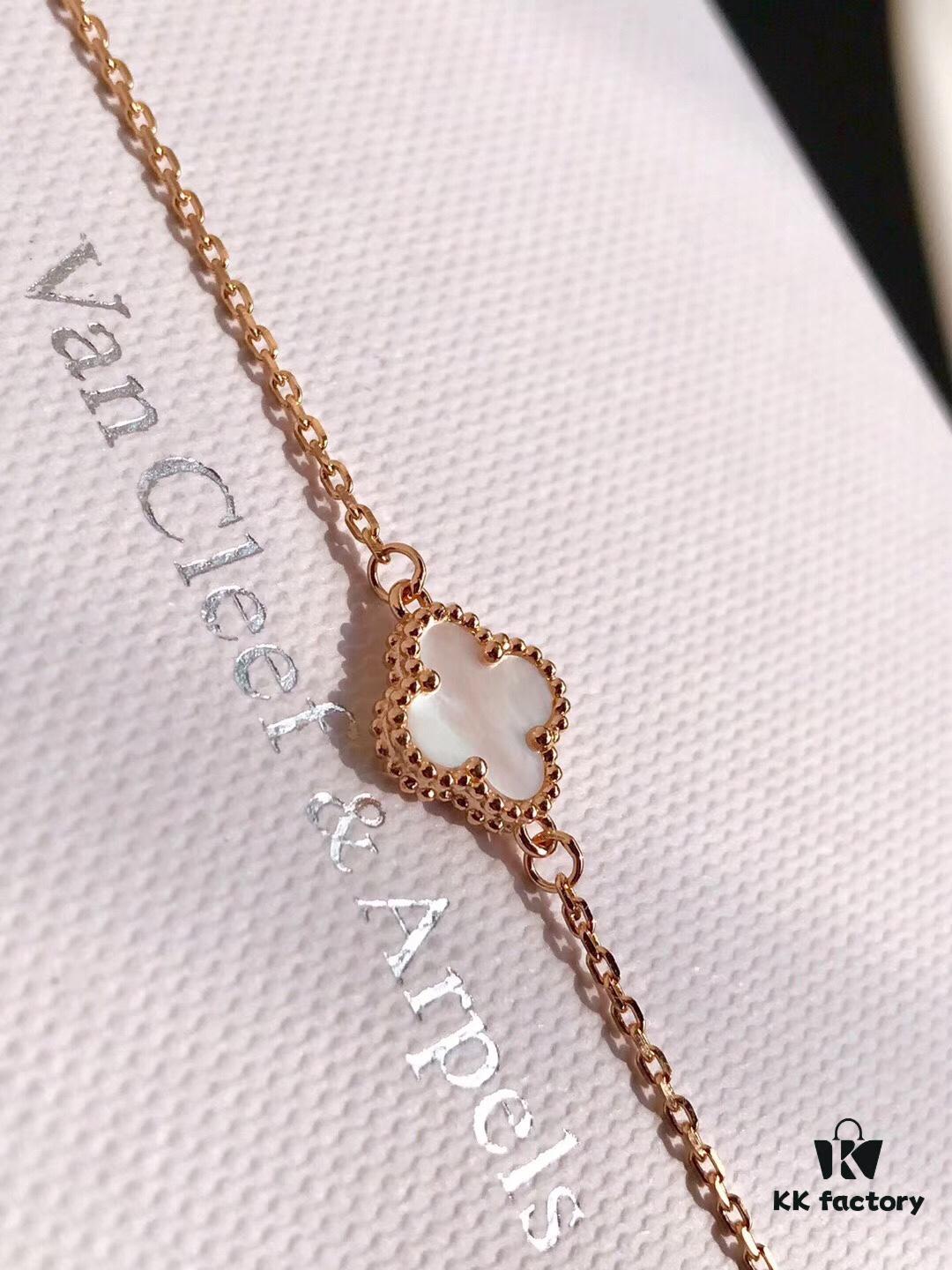 692fbef499f2d84055c87f74 Van Cleef & Arpels VCA Single Flower Alhambra Bracelet, Genuine Design! Smooth and Elegant Chalcedony Four-Leaf Motif, Hand-Polished Beads with Full, Rounded Edges for Strong Three-Dimensional Effect. Custom Lobster Clasp with Exclusive Anti-Counterfeit Code—Each Bracelet Features a Unique Authentication Number, Ensuring Uniqueness. Hand-Carved Link Chain, Each Link with 4 Facets. Exquisite Craftsmanship, Graceful and Refined. Stunning When Worn Alone or Layered. Bracelet Length: 17.5 cm, Adjustable.