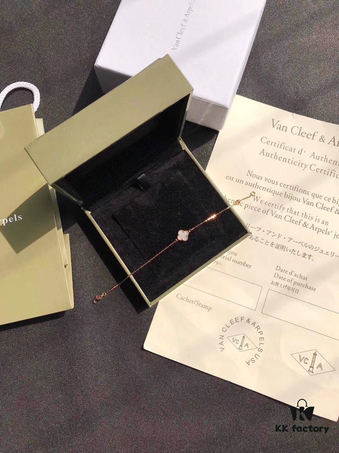 692fbef499f2d84055c87f75 Van Cleef & Arpels VCA Single Flower Alhambra Bracelet, Genuine Design! Smooth and Elegant Chalcedony Four-Leaf Motif, Hand-Polished Beads with Full, Rounded Edges for Strong Three-Dimensional Effect. Custom Lobster Clasp with Exclusive Anti-Counterfeit Code—Each Bracelet Features a Unique Authentication Number, Ensuring Uniqueness. Hand-Carved Link Chain, Each Link with 4 Facets. Exquisite Craftsmanship, Graceful and Refined. Stunning When Worn Alone or Layered. Bracelet Length: 17.5 cm, Adjustable.