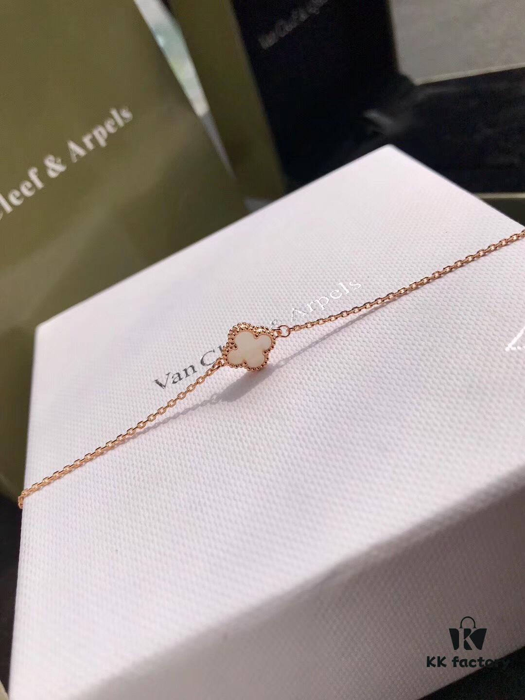 692fbef599f2d84055c87f76 Van Cleef & Arpels VCA Single Flower Alhambra Bracelet, Genuine Design! Smooth and Elegant Chalcedony Four-Leaf Motif, Hand-Polished Beads with Full, Rounded Edges for Strong Three-Dimensional Effect. Custom Lobster Clasp with Exclusive Anti-Counterfeit Code—Each Bracelet Features a Unique Authentication Number, Ensuring Uniqueness. Hand-Carved Link Chain, Each Link with 4 Facets. Exquisite Craftsmanship, Graceful and Refined. Stunning When Worn Alone or Layered. Bracelet Length: 17.5 cm, Adjustable.