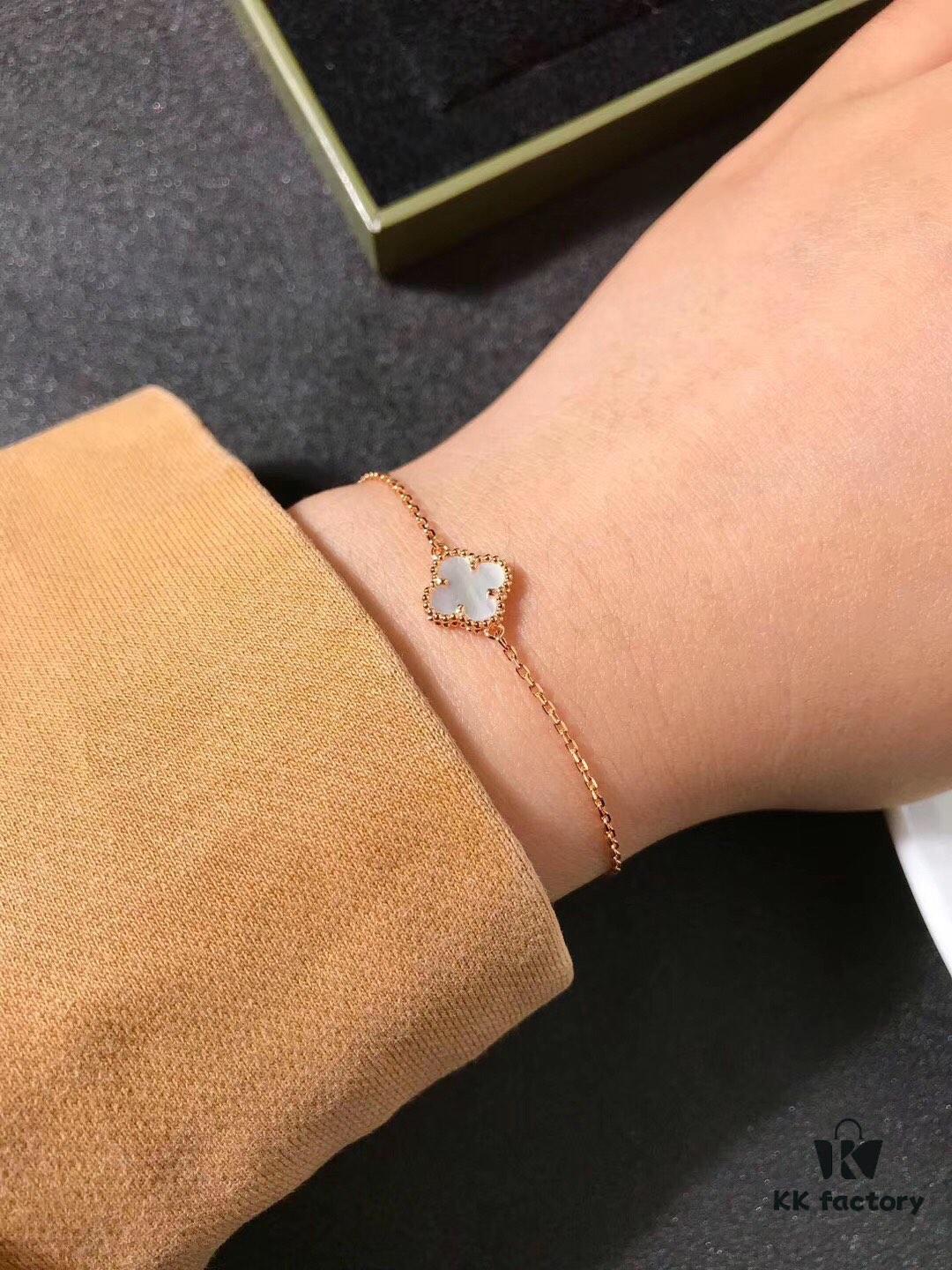 692fbef799f2d84055c87f78 Van Cleef & Arpels VCA Single Flower Alhambra Bracelet, Genuine Design! Smooth and Elegant Chalcedony Four-Leaf Motif, Hand-Polished Beads with Full, Rounded Edges for Strong Three-Dimensional Effect. Custom Lobster Clasp with Exclusive Anti-Counterfeit Code—Each Bracelet Features a Unique Authentication Number, Ensuring Uniqueness. Hand-Carved Link Chain, Each Link with 4 Facets. Exquisite Craftsmanship, Graceful and Refined. Stunning When Worn Alone or Layered. Bracelet Length: 17.5 cm, Adjustable.