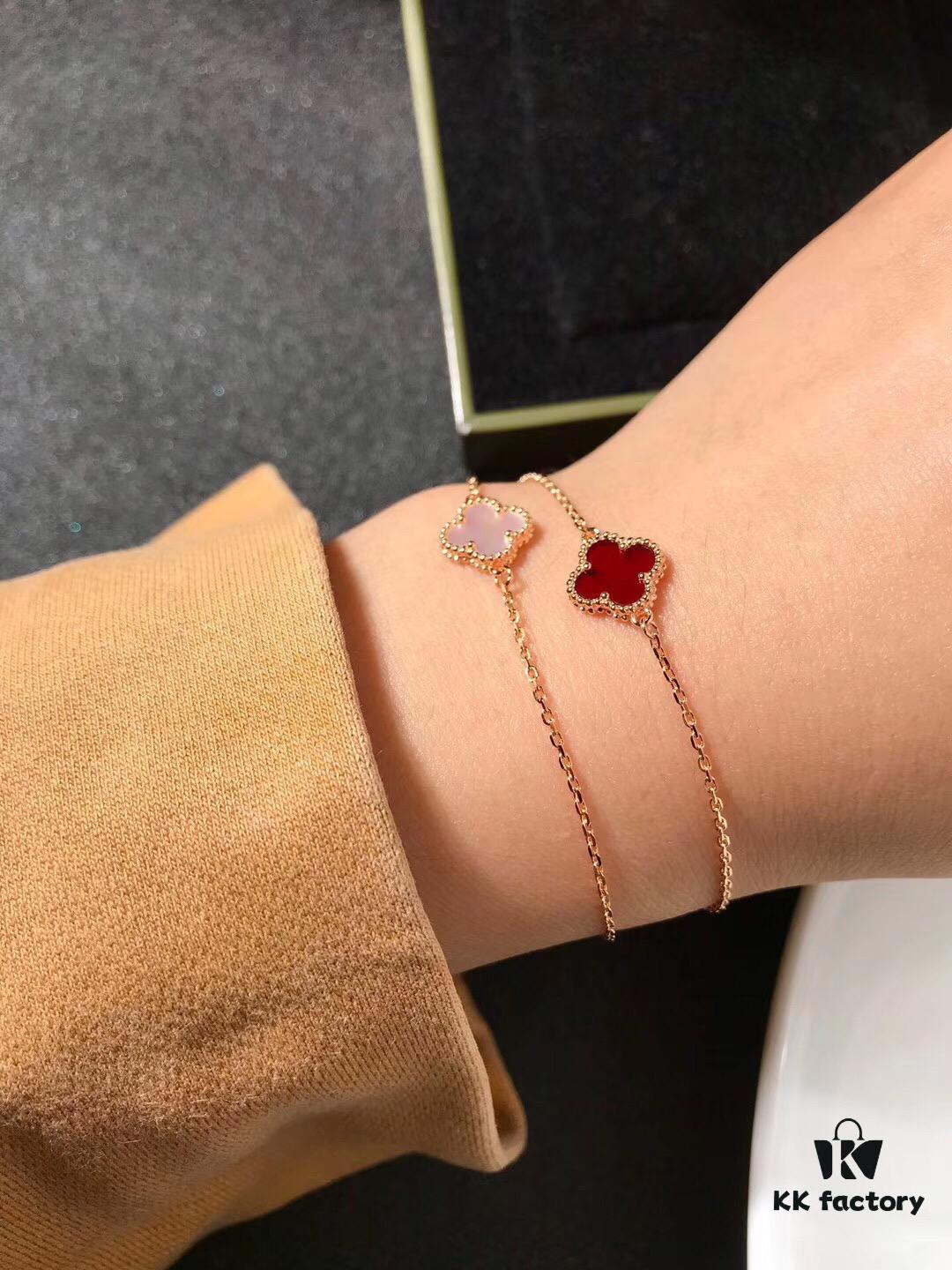 692fbefe99f2d84055c87f84 Van Cleef & Arpels VCA Single Flower Alhambra Bracelet, Genuine Design! Smooth and Elegant Chalcedony Four-Leaf Motif, Hand-Polished Beads with Full, Rounded Edges for Strong Three-Dimensional Effect. Custom Lobster Clasp with Exclusive Anti-Counterfeit Code—Each Bracelet Features a Unique Authentication Number, Ensuring Uniqueness. Hand-Carved Link Chain, Each Link with 4 Facets. Exquisite Craftsmanship, Graceful and Refined. Stunning When Worn Alone or Layered. Bracelet Length: 17.5 cm, Adjustable.