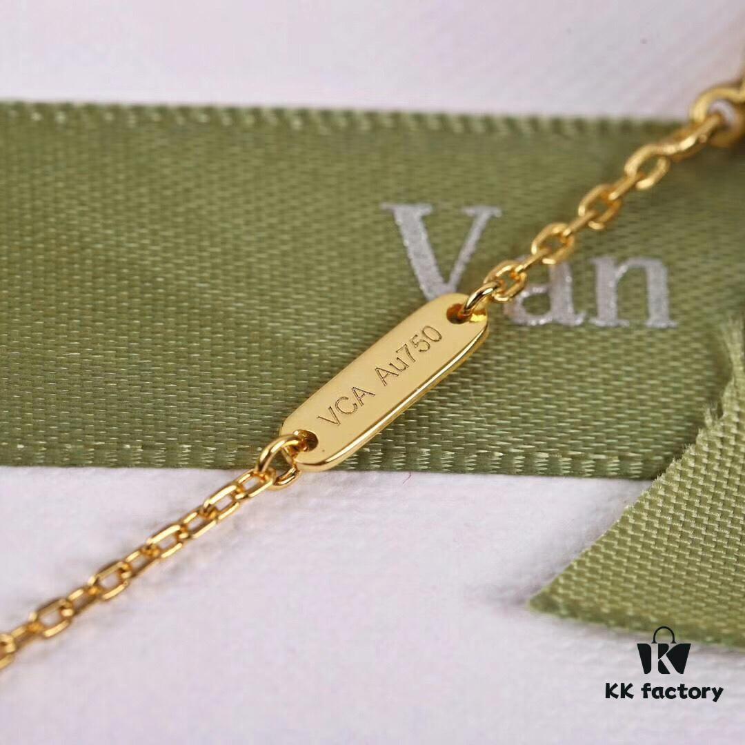 Van Cleef & Arpels 2019 Christmas Limited Edition in Pure White