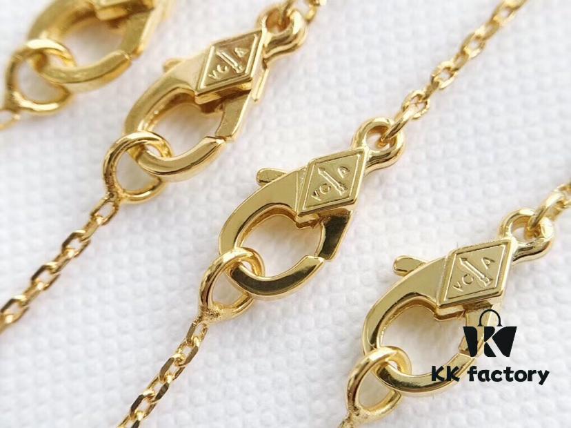 692fbf4699f2d84055c87ff9 VCA Clover Medium Necklace Oriental Invincible Style, Classic and Timeless! Cherry and Christmas Tree Inspired Design