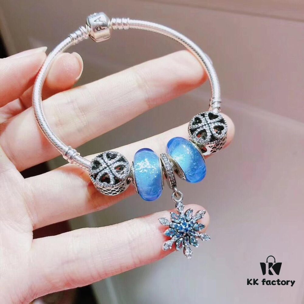 692fbf6599f2d84055c88022 Pandora Night Glow Ice Blue Blue Snowflake New Arrival! Made with counter materials, perfectly crafted one-to-one, quality comparable to official store products! Ice blue night glow glass, sparkling diamond-cut openwork clover, blue vibrant snowflake pendant. S925 silver comes with official packaging!