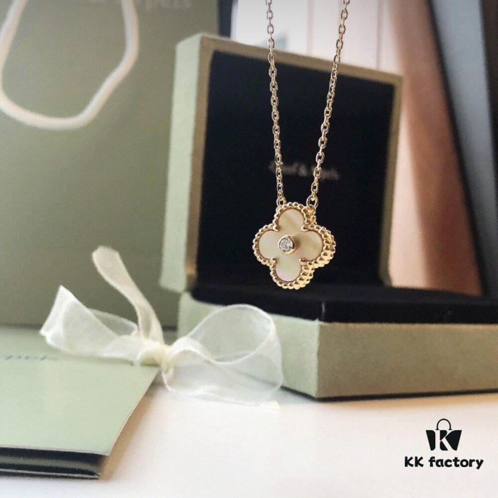 692fbf9899f2d84055c8806a Van Cleef & Arpels Four-Leaf Clover Necklace