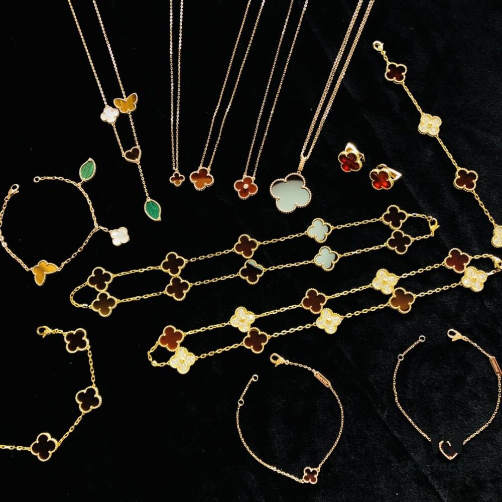 692fbfbf99f2d84055c8809b Van Cleef & Arpels New Year Edition