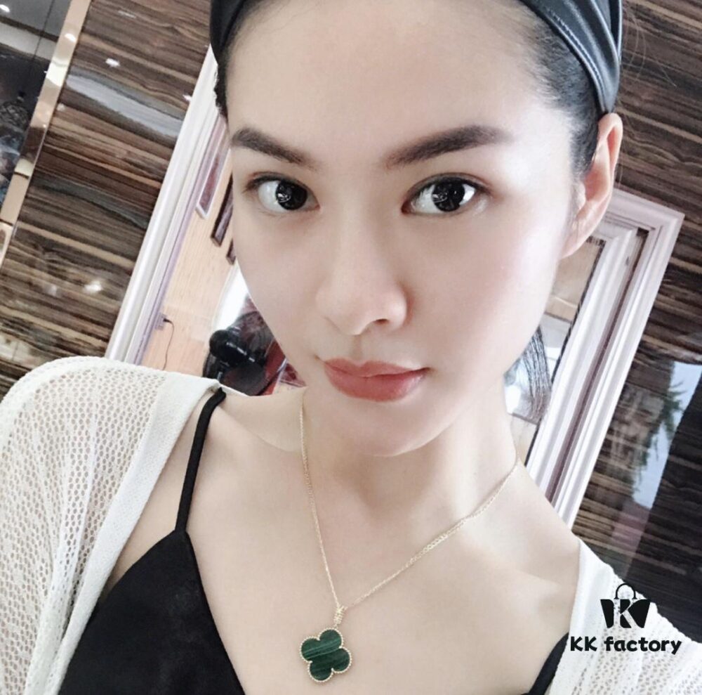 692fbfc599f2d84055c880a4 Large Clover Knit Necklace – A Must-Have for Winter, Versatile and Elegant!