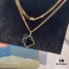 692fbfdd99f2d84055c880c8 Large Clover Sweater Chain, Elegant Black
