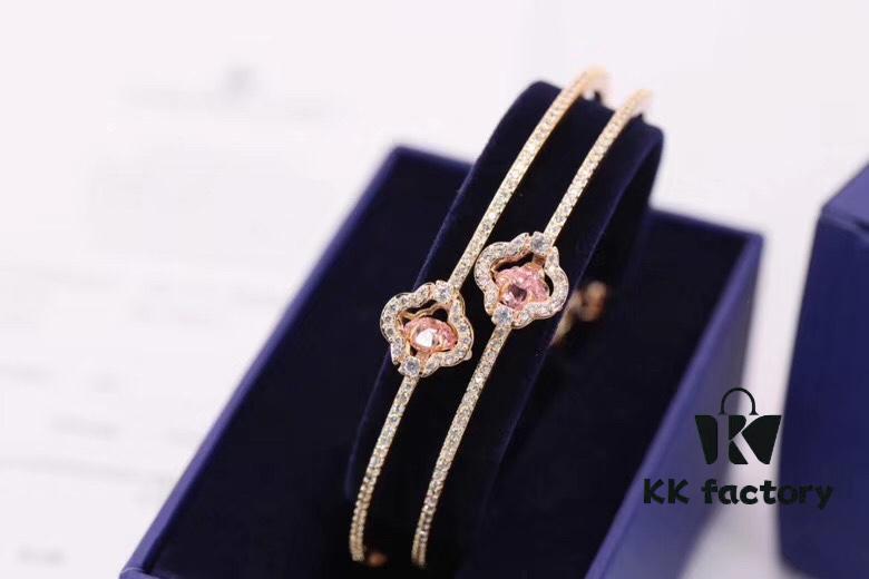 692fbfe099f2d84055c880cd Swarovski Pink Crystal Clover with Dancing Heart Bracelet