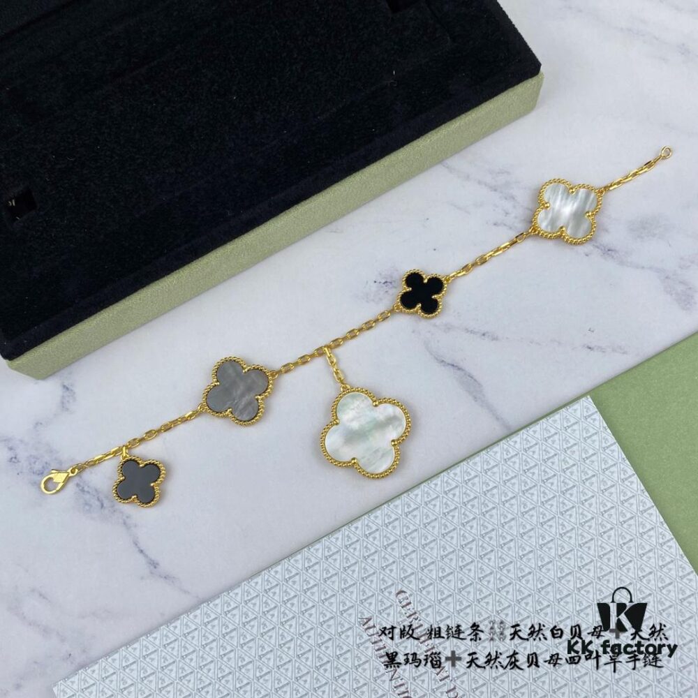 692fc00599f2d84055c88105 Newly Upgraded Version 925 VCA New Five-Petal Four-Leaf Clover Bracelet, High-End Market Edition! 1:1 High-Quality Custom 925 Sterling Silver VCA Van Cleef & Arpels Limited Edition Four-Leaf Clover Leaves, Perfect for Travel, Must-Have Item. Original Lobster Clasp