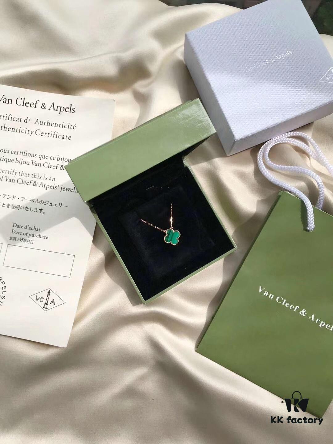 692fc01c99f2d84055c88134 Van Cleef & Arpels VCA Single Flower Green Malachite Necklace (Silver Plated with K-Gold)
