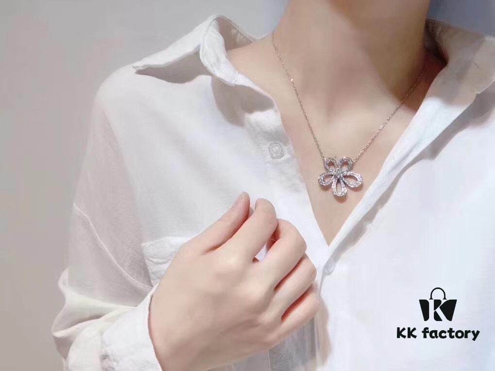 692fc03d99f2d84055c88179 VCA Large Flower Necklace, I'm truly moved to tears by its beauty. After countless refinements, this final version features exquisite craftsmanshipâthe 925 silver edition, with details fully comparable to boutique versions, sparkling and stunning when worn.