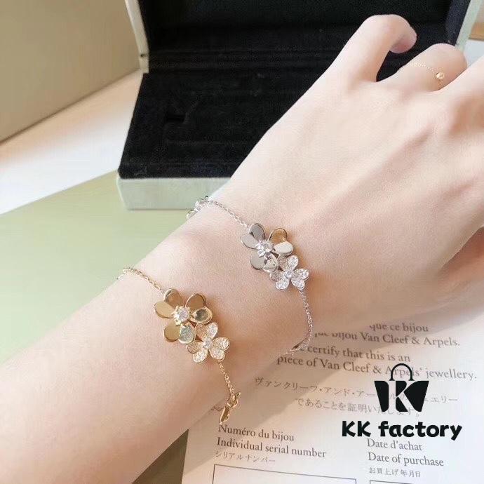 692fc09999f2d84055c8820f Vca Van Cleef & Arpels Alhambra Series Large and Small Flower Bracelet, Fully Set with Diamonds Combined with Polished Finish, Exquisitely Beautiful, Sweet and Youthful, Made from Premium German Imported S925 Sterling Silver with Thick Plated Gold, Available in Three Colors: Platinum, Yellow Gold, and Rose Gold
