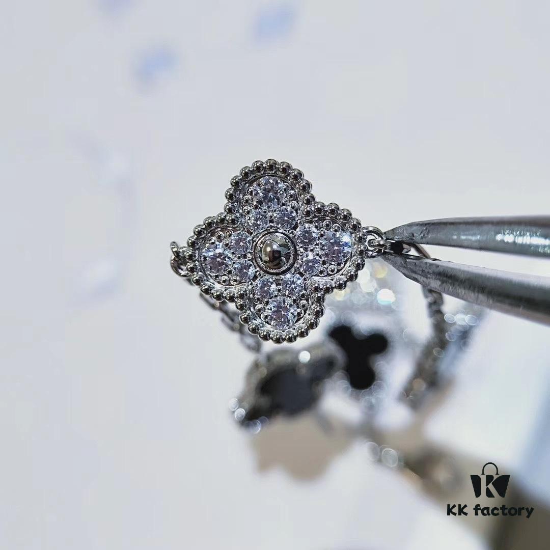 692fc0de99f2d84055c88284 VCA Clover, Black Onyx with Diamond Accents, Ready to Ship