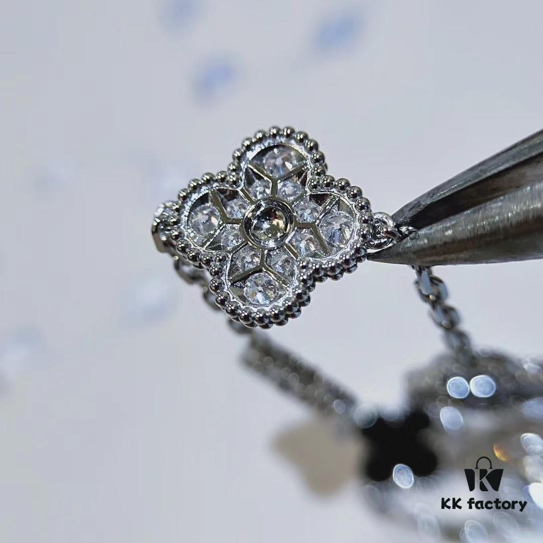 692fc0df99f2d84055c88289 VCA Clover, Black Onyx with Diamond Accents, Ready to Ship