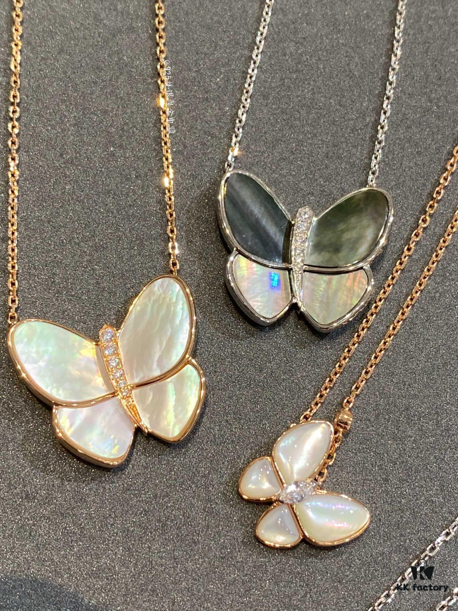 692fc15399f2d84055c88339 Vca Luxury Pendant, In Stock, Jewelry Craftsmanship