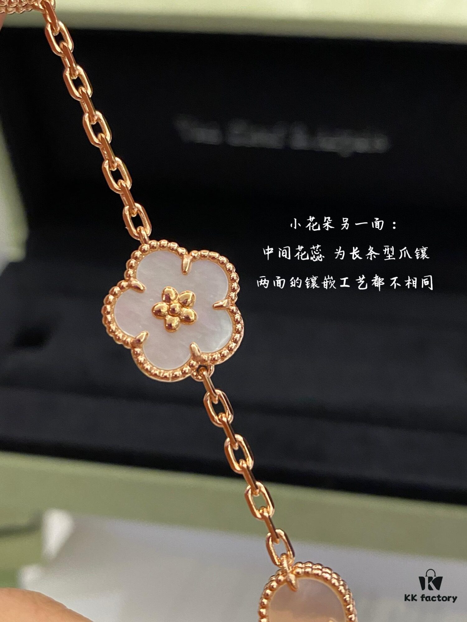 692fc15f99f2d84055c8834b Lucky Spring Collection featuring ladybug and floral motifs, celebrating the rebirth of nature cherished by Van Cleef & Arpels. Crafted in rose gold, carnelian, and onyx, this collection enriches the Maison's enchanting connection with the natural world. Five meticulously handcrafted elements are delicately assembled into each piece. The chain is a specially customized thick design by Van Cleef & Arpels, with each link featuring eight faceted surfaces for enhanced sparkle. The tassel leaves are crafted with a crinkled foil texture for a refined, luxurious effect. The 'LG' engraving is discreetly placed on the side of the flower, while three totem stamps are embossed on the extension chain, and a serial code is engraved above the lobster clasp.