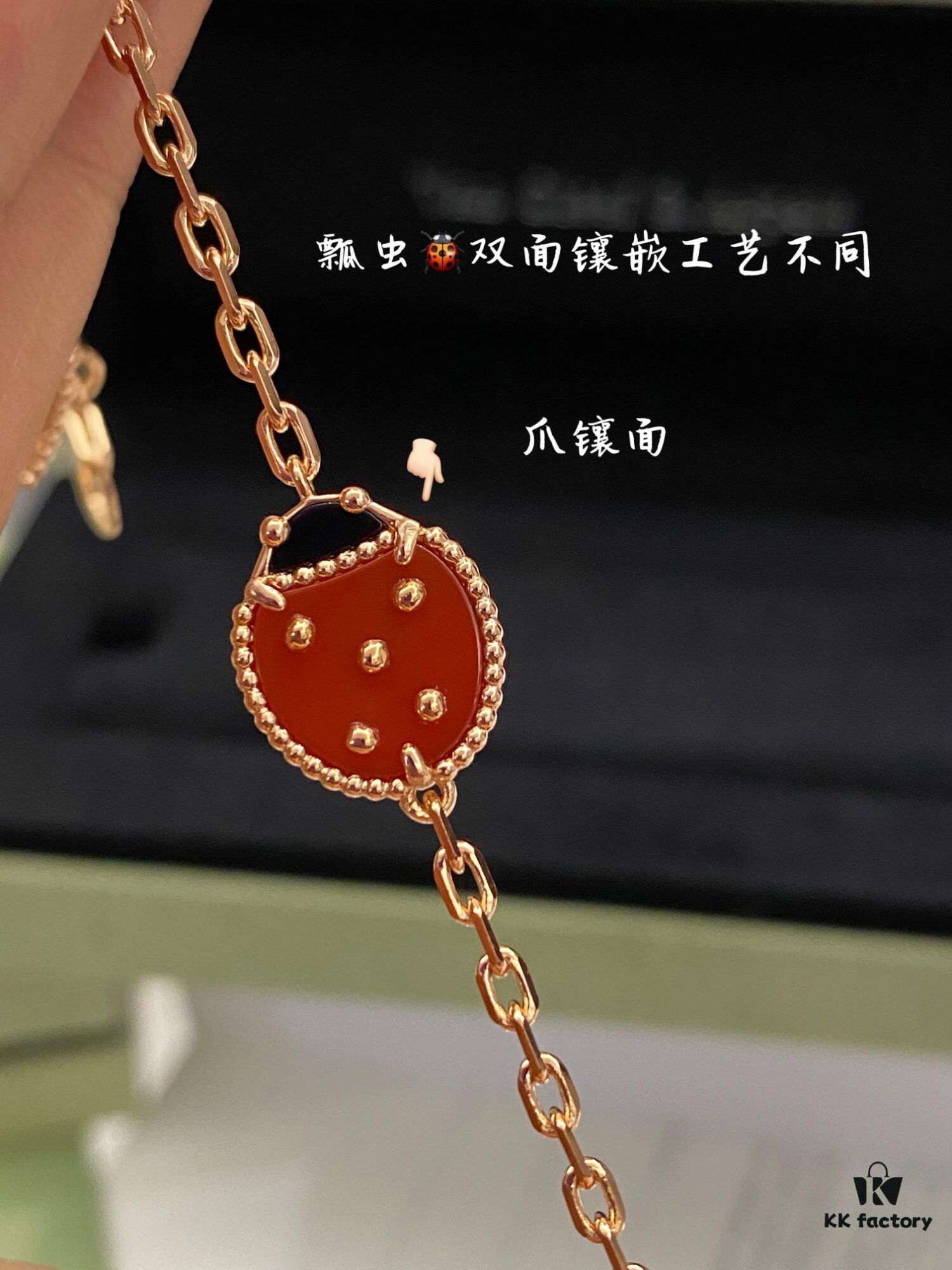 692fc16199f2d84055c8834d Lucky Spring Collection featuring ladybug and floral motifs, celebrating the rebirth of nature cherished by Van Cleef & Arpels. Crafted in rose gold, carnelian, and onyx, this collection enriches the Maison's enchanting connection with the natural world. Five meticulously handcrafted elements are delicately assembled into each piece. The chain is a specially customized thick design by Van Cleef & Arpels, with each link featuring eight faceted surfaces for enhanced sparkle. The tassel leaves are crafted with a crinkled foil texture for a refined, luxurious effect. The 'LG' engraving is discreetly placed on the side of the flower, while three totem stamps are embossed on the extension chain, and a serial code is engraved above the lobster clasp.