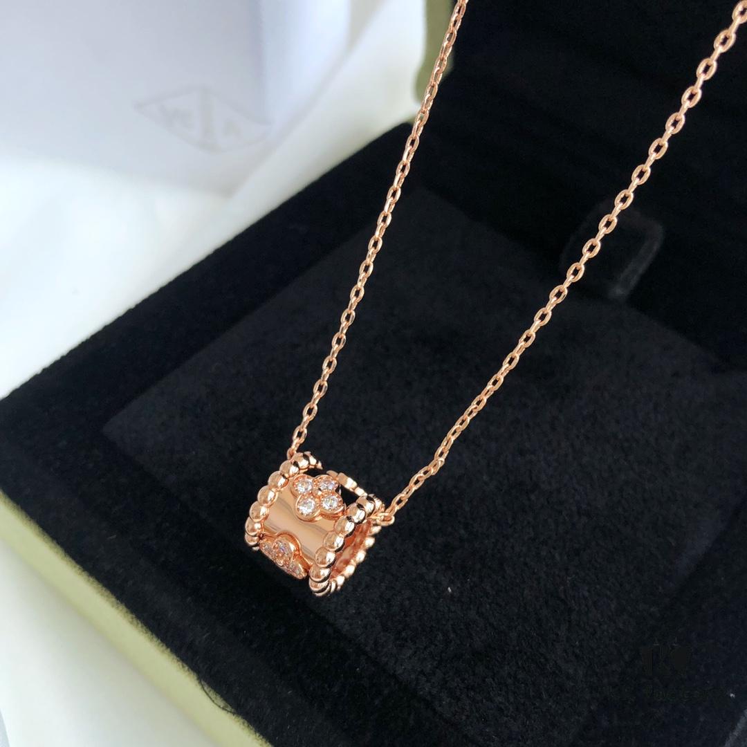 692fc19699f2d84055c88395 Van Cleef & Arpels Alhambra Clover Necklace Silver Version, Original Custom-Made! Material: 925 Sterling Silver with Vacuum Electroplated 18K Gold Chain