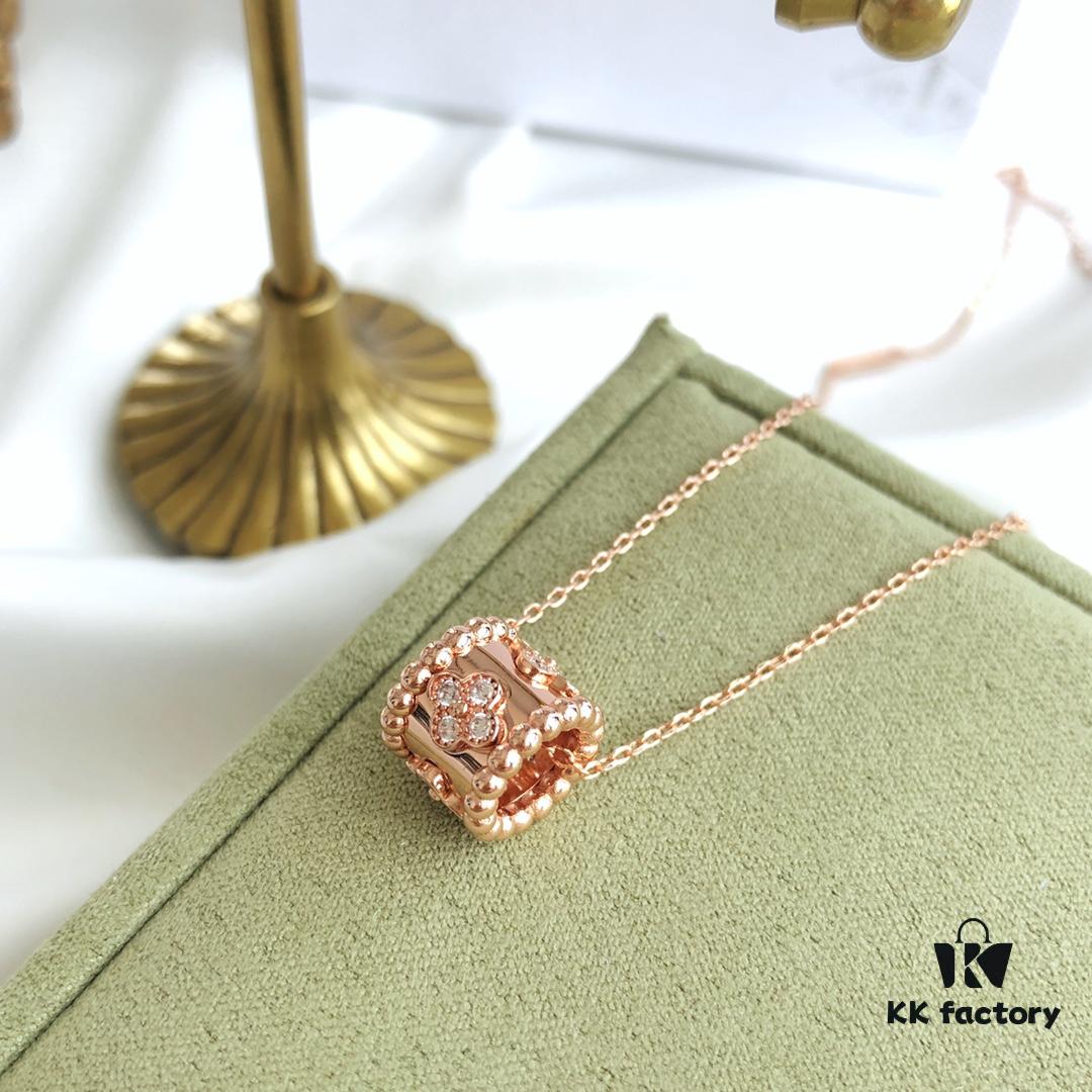 692fc19899f2d84055c88399 Van Cleef & Arpels Alhambra Clover Necklace Silver Version, Original Custom-Made! Material: 925 Sterling Silver with Vacuum Electroplated 18K Gold Chain