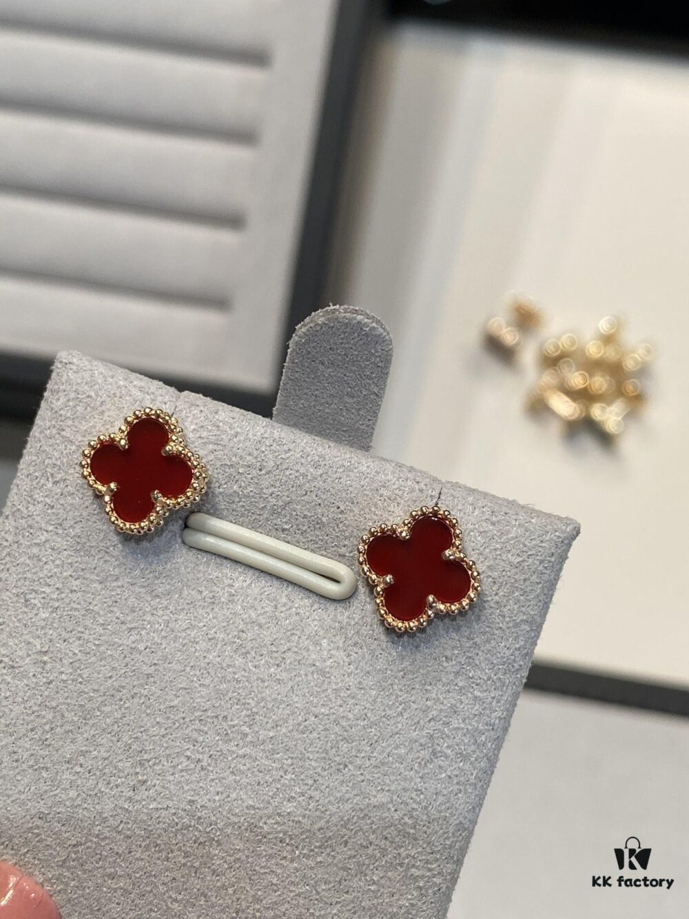 692fc1cc99f2d84055c883e0 Mini Four-Leaf Clover Red Carnelian with Rose Gold